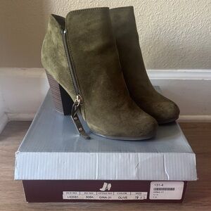 Breckelle’s Olive Suede Ankle Boots with Zipper NWT
